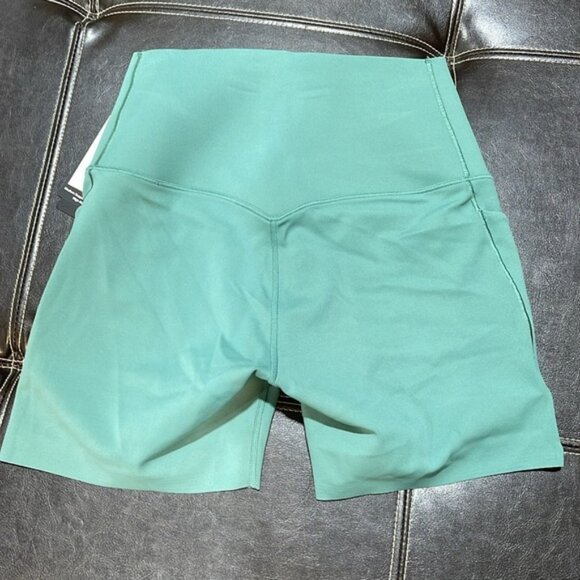 Nike Women's Universa Medium-Support High-Waisted 5" Biker Shorts - Picture 10 of 10